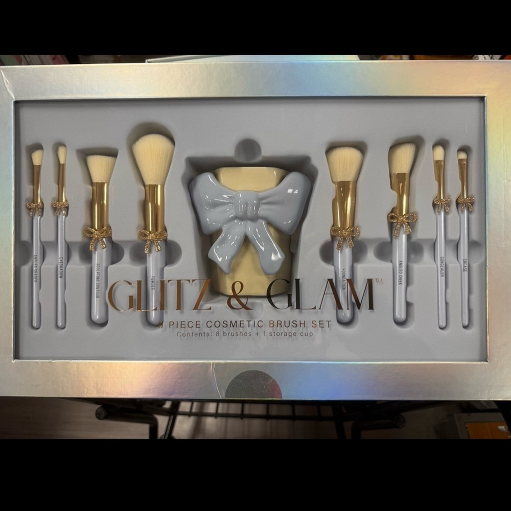 Glitz and glam Gold bow Makeup Brush Set LIMITED EDITION